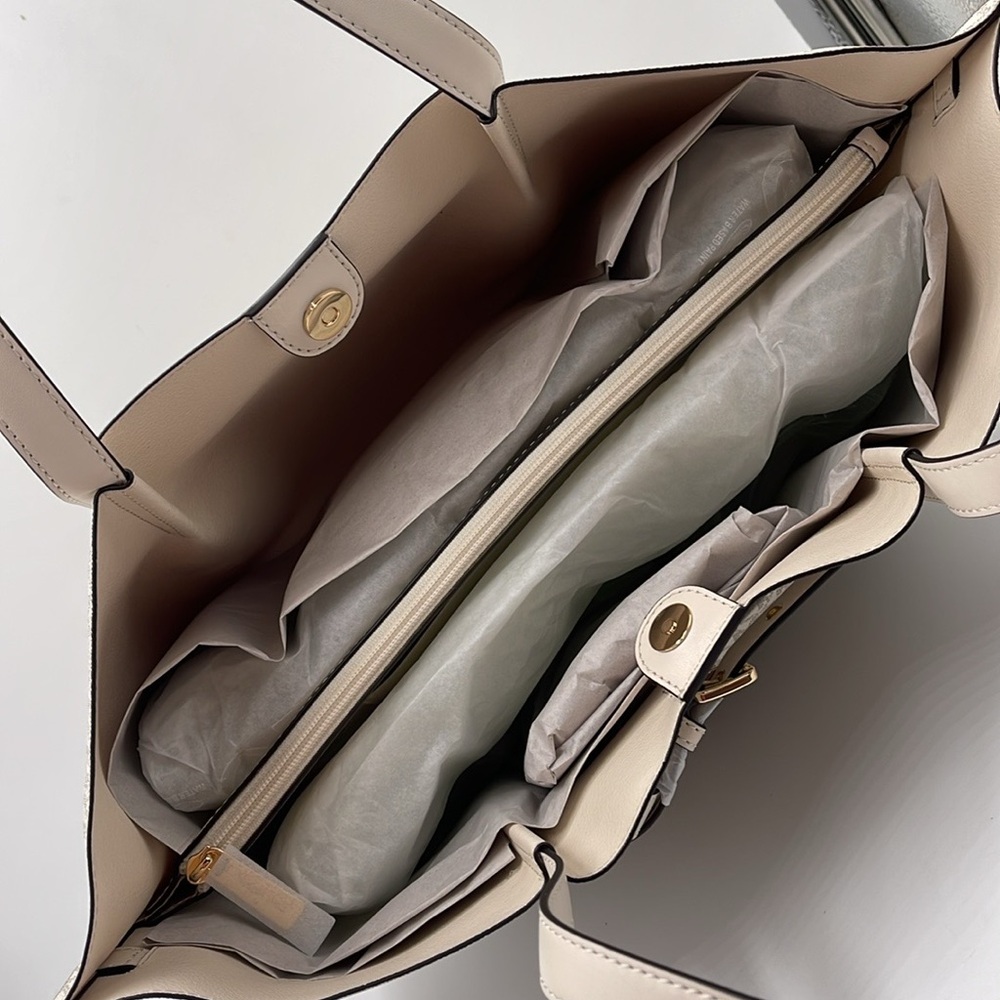 Michael Kors Emilia Large Logo Tote Bag 
COLOR LT CRM MULTI
NWT - Picture 4 of 16